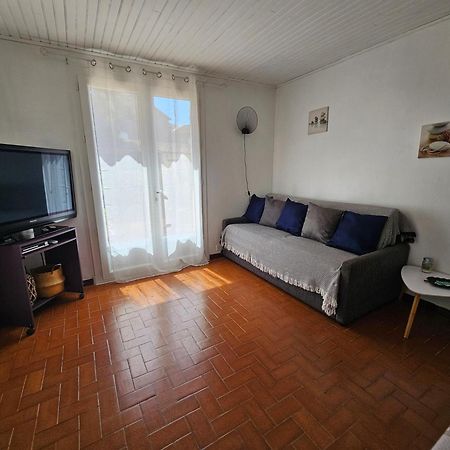 Location Saisonniere Apartamento Coursan Exterior foto