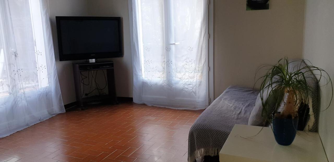 Location Saisonniere Apartamento Coursan Exterior foto