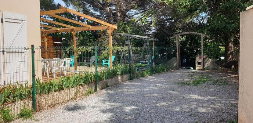 Location Saisonniere Apartamento Coursan Exterior foto