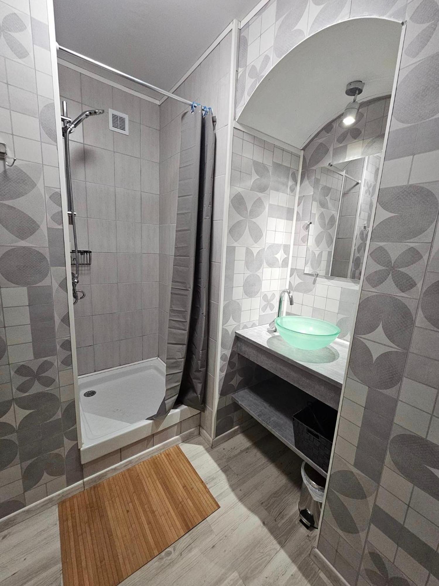 Location Saisonniere Apartamento Coursan Exterior foto