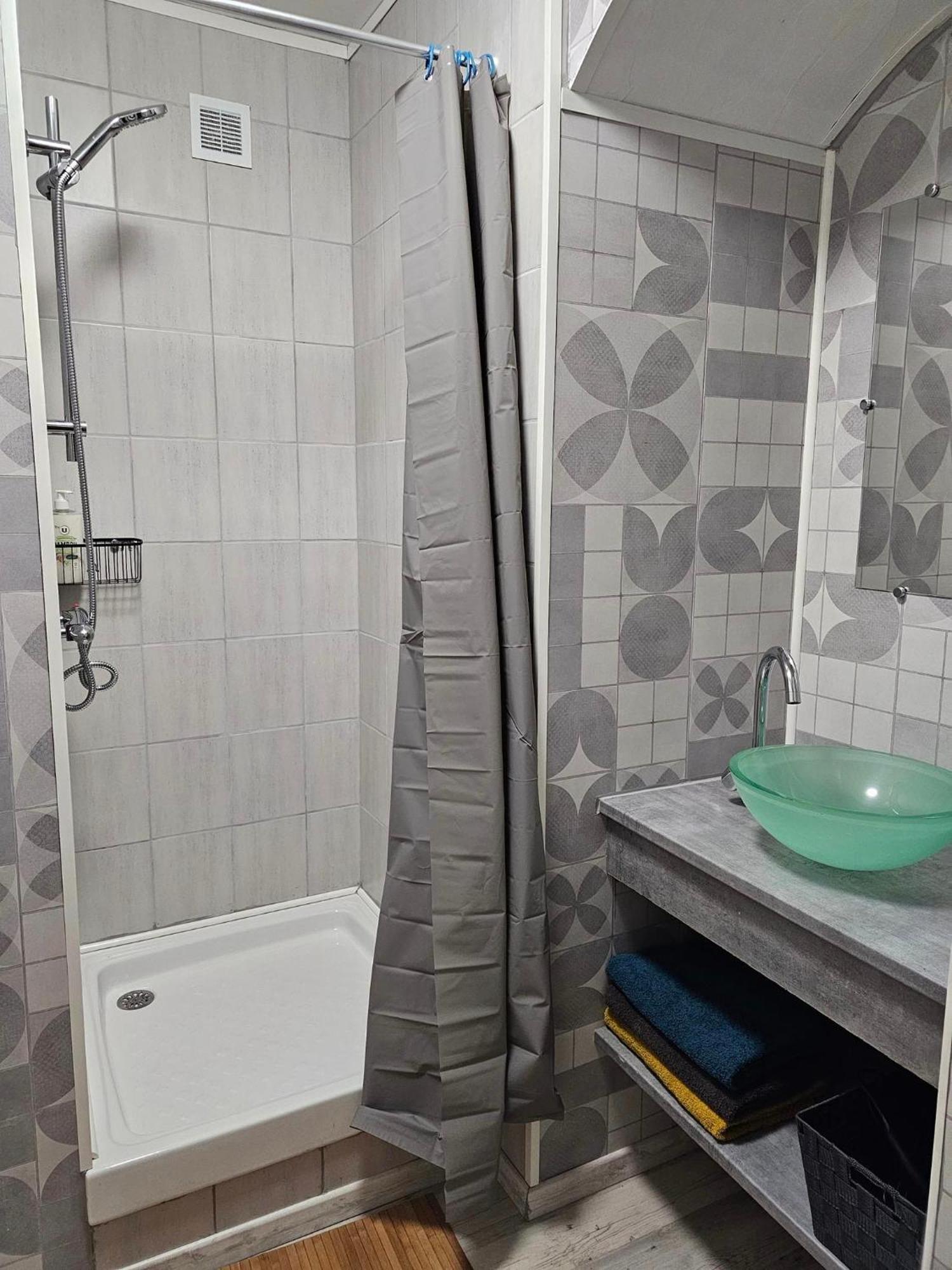 Location Saisonniere Apartamento Coursan Exterior foto