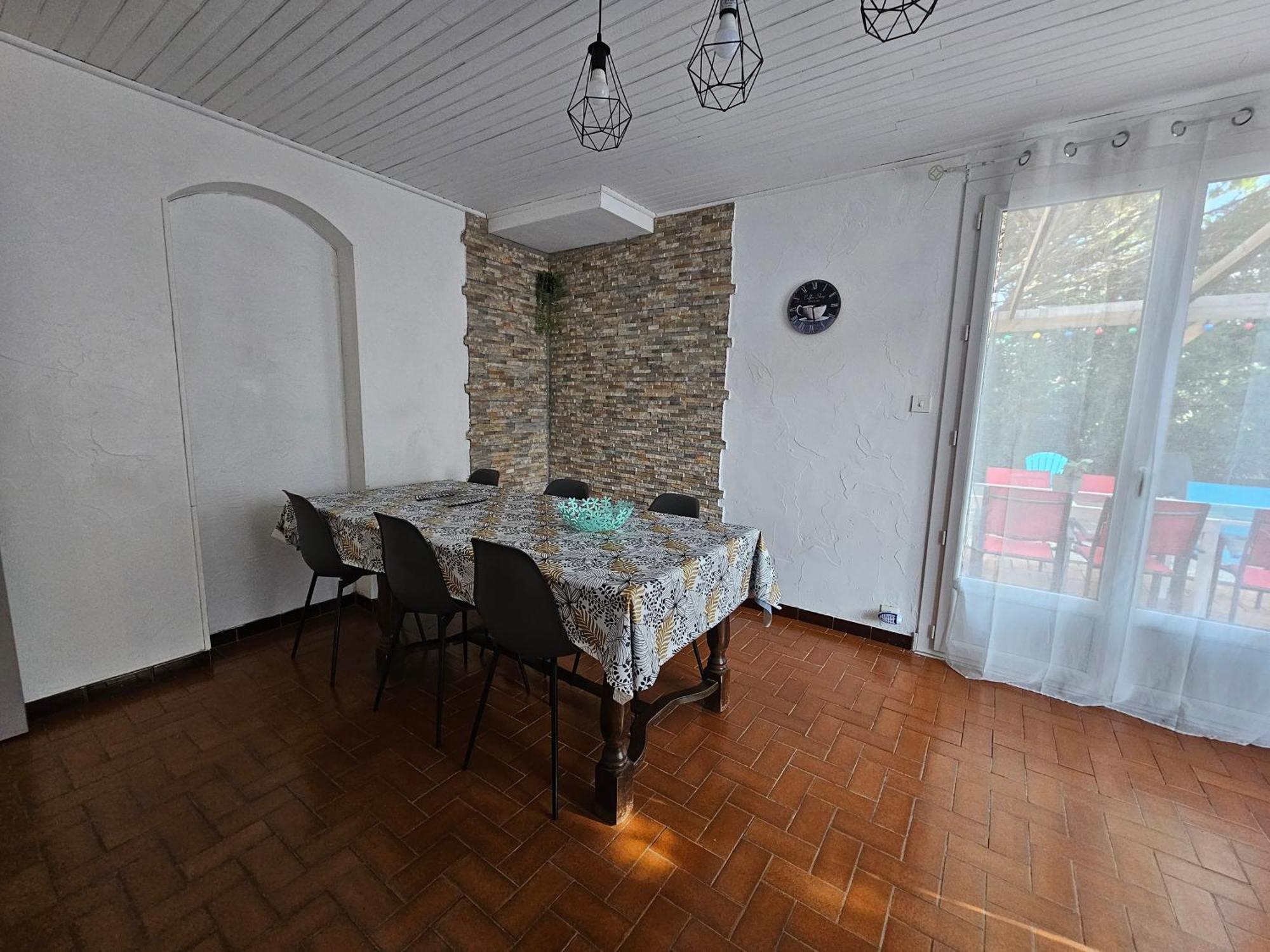 Location Saisonniere Apartamento Coursan Exterior foto