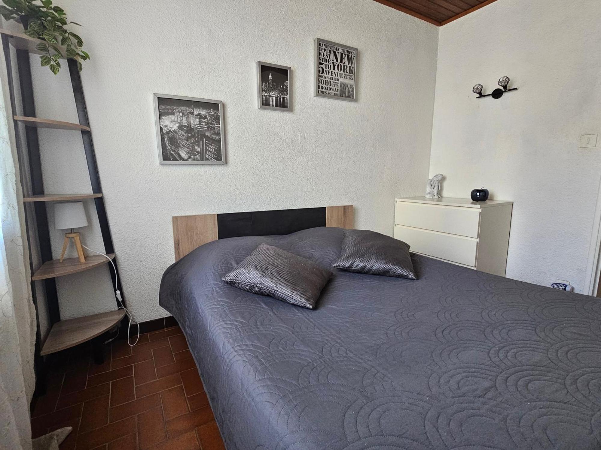 Location Saisonniere Apartamento Coursan Exterior foto