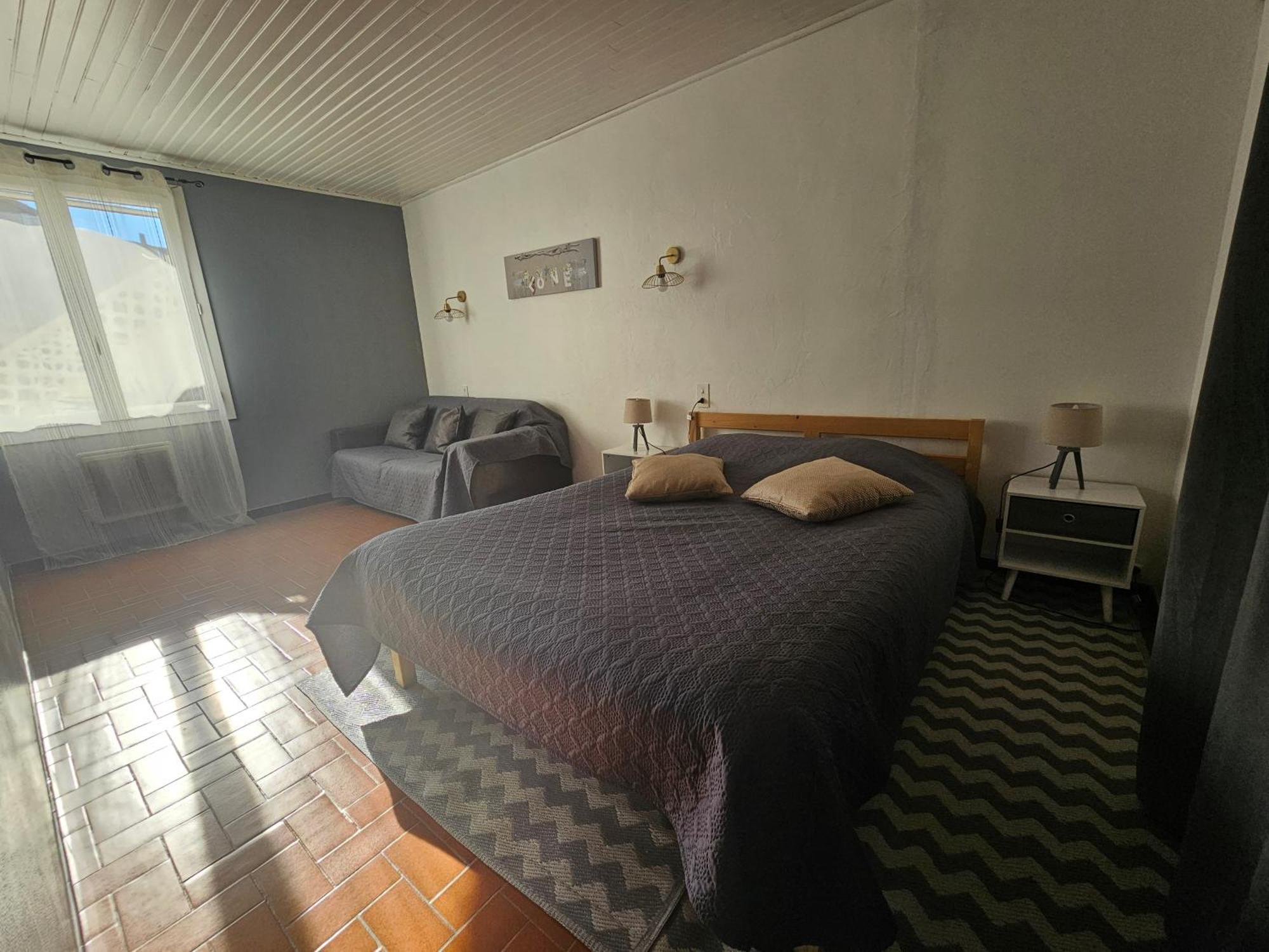 Location Saisonniere Apartamento Coursan Exterior foto