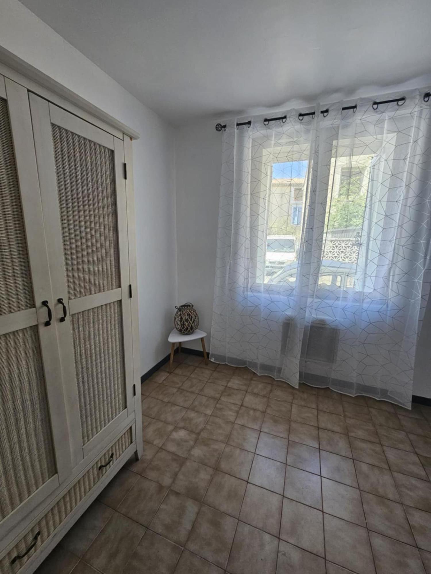 Location Saisonniere Apartamento Coursan Exterior foto